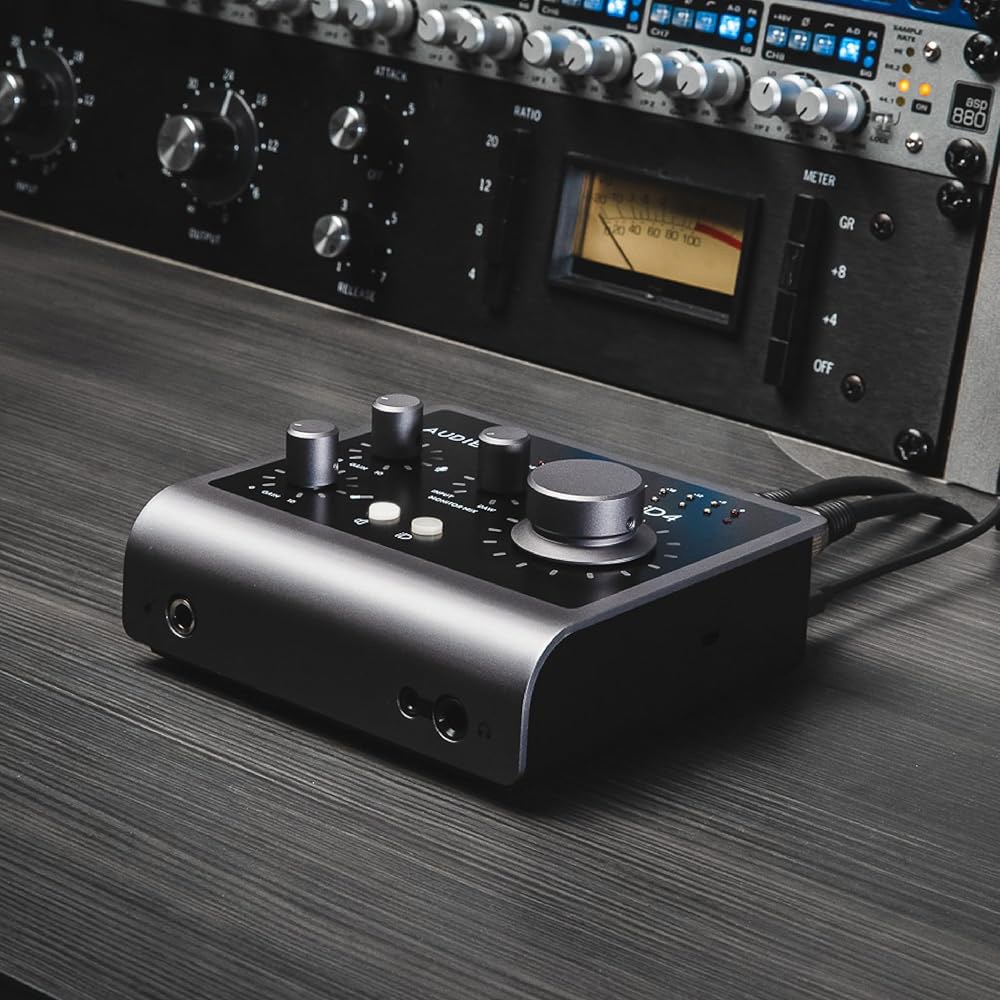 오디오 인터페이스 iD4 MKII, 클래스 A 콘솔 마이크 프리앰프(고속 USB-C, 모니터 믹스 및 패닝 기능, 헤드폰 출력 2개, Mac / PC iOS 호환), 블랙 - 상세 이미지 3