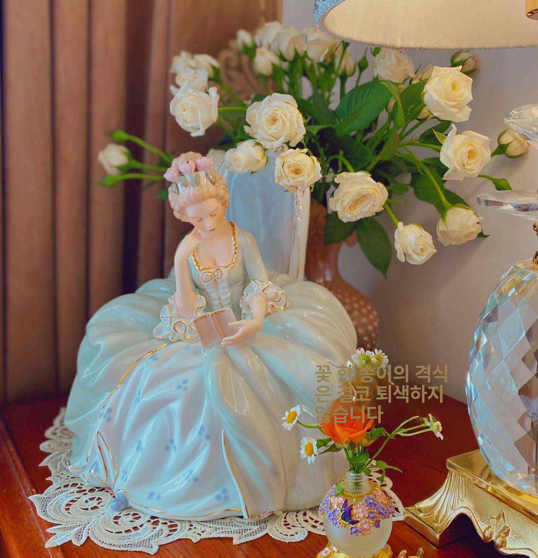 도자기 독서 여인 조각상 엔틱 거실 인테리어 오브제 책 읽는 모습 선반 장식 - 상세 이미지 3
