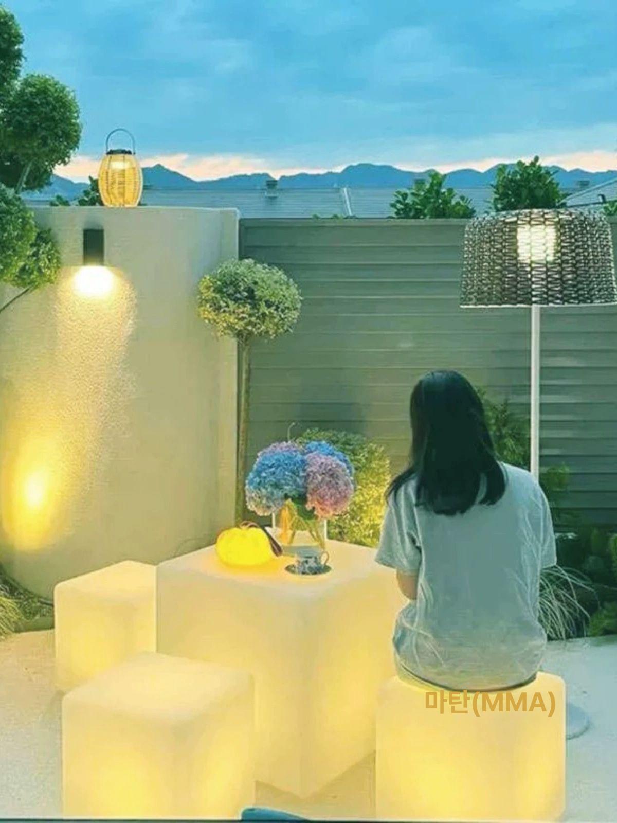led 의자 사각큐브 장식 스퀘어 라운지 스툴 체어 가구 램프 야외 태양광 무드등 정원 - 상세 이미지 3