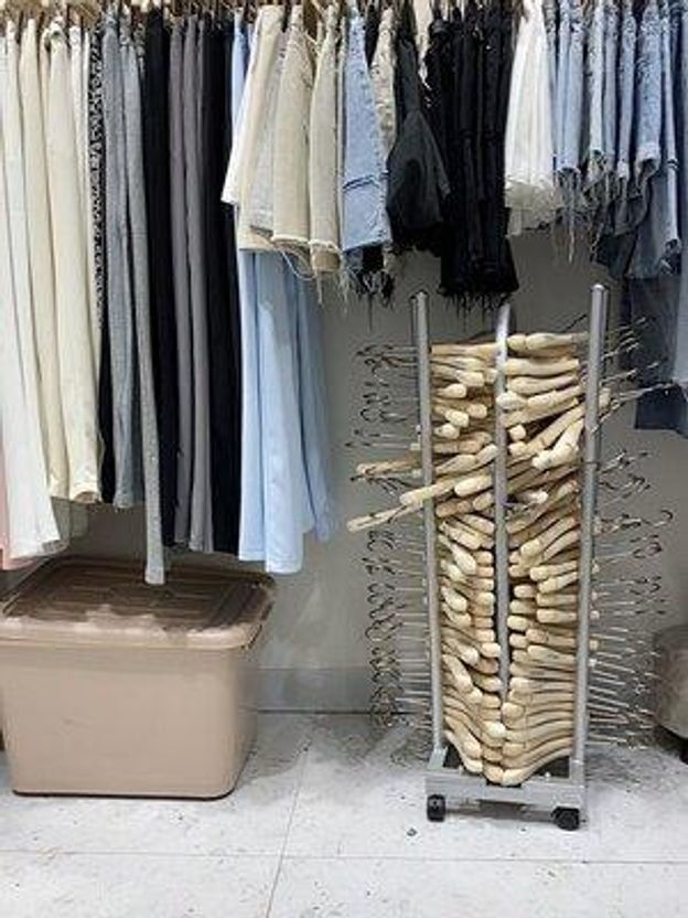 옷걸이 정리 수직 선반 매장 보관 철제 홀더 진열대 옷 수납 스탠드 - 상세 이미지 3