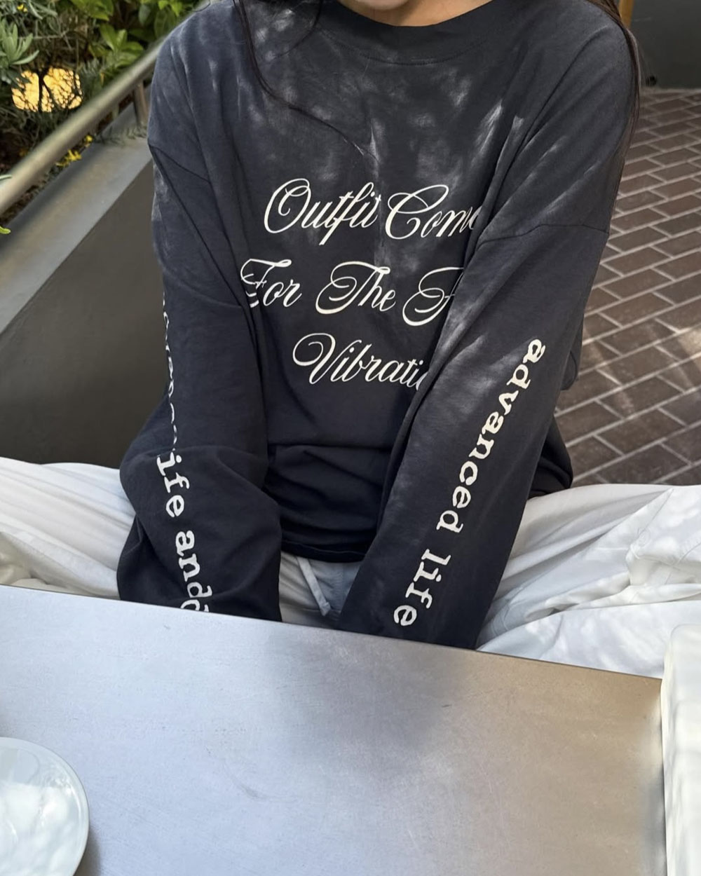 아웃핏 하이어티 하이어 긴팔티 살안타템 루즈핏 긴팔 (차콜) - 상품 이미지