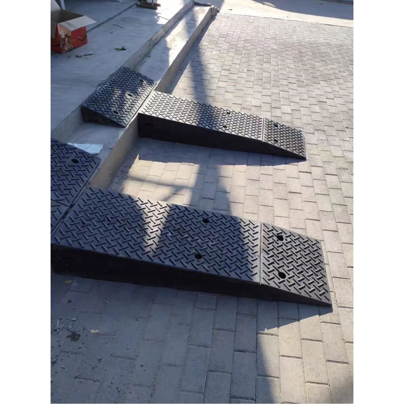 차량경사판 고무 경사로 트 경사 공구 자가정비 언덕103 고무차량진입판 높이16cm 방지턱 차량진입발판 유압 길이 50파 80고 9 - 상세 이미지 3