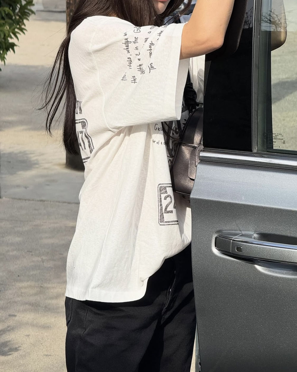 [당일발송] 아웃핏 247 티셔츠 썸머 팔뚝커버 빈티지 프린트 롱 오버핏 루즈핏 5부티 (화이트) - 상세 이미지 4