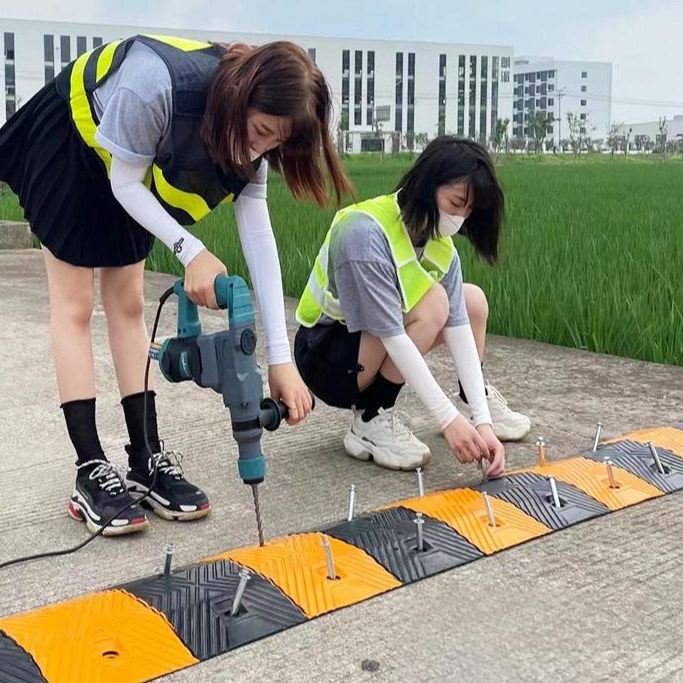 고무 과속 안전방지턱 보급형 덮개 도로방지턱 차량감속블럭 진입로 - 상세 이미지 2