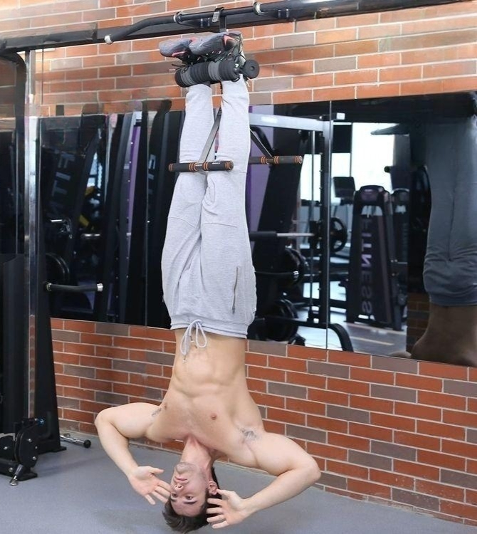 거꾸로 매달리기 철봉 운동 문틀 키크는 기구 거꾸리 야외 남성 물구나무 - 상품 이미지
