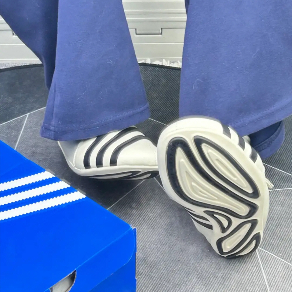 아디다스 X 퍼렐 윌리엄스 HU 스니커즈 캐주얼 운동화 화이트 KI7668 이미지 6