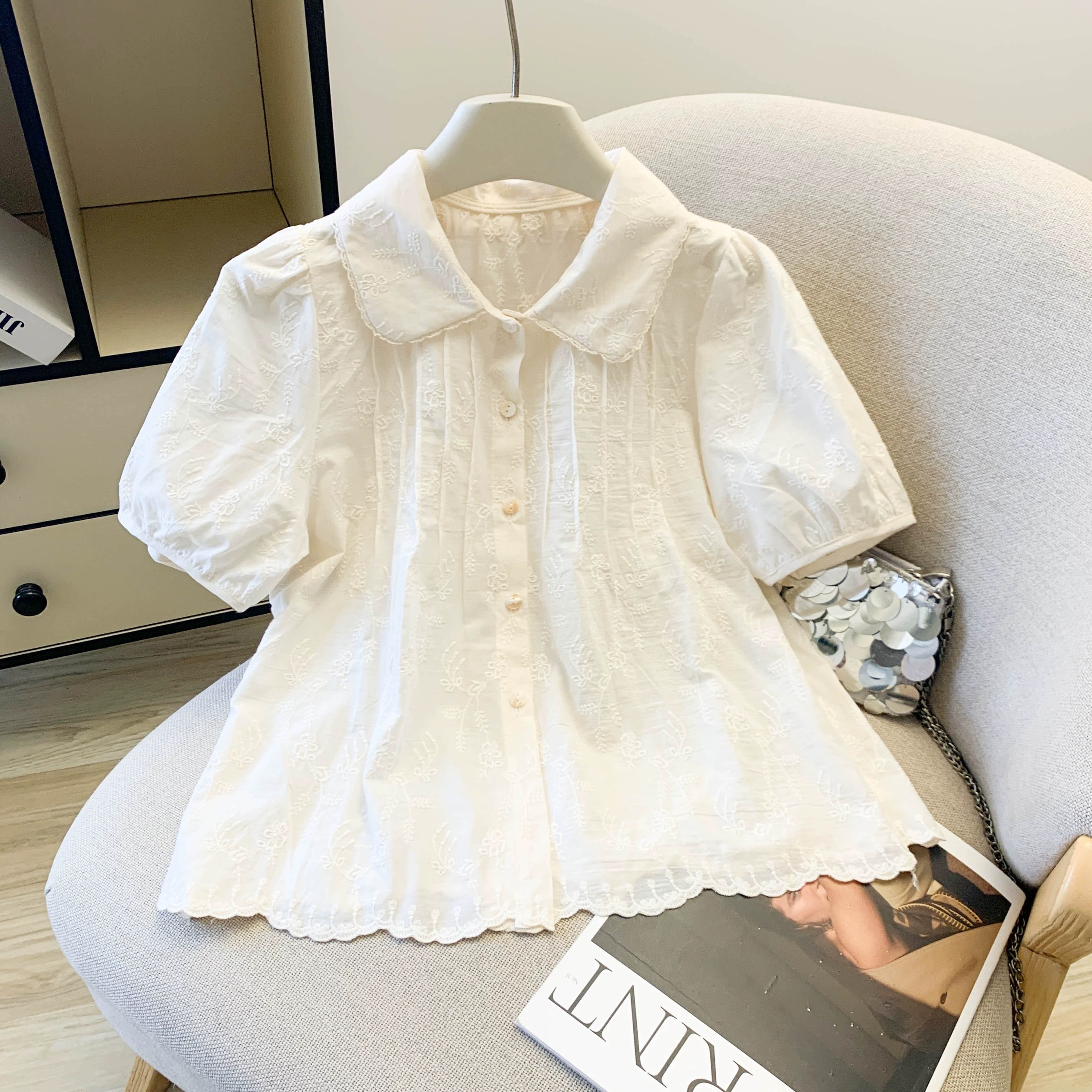 플라워자수 둥근세라카라 핀턱 코튼블라우스 여성 여름 펀칭면 반팔블라우스 - 상세 이미지 4