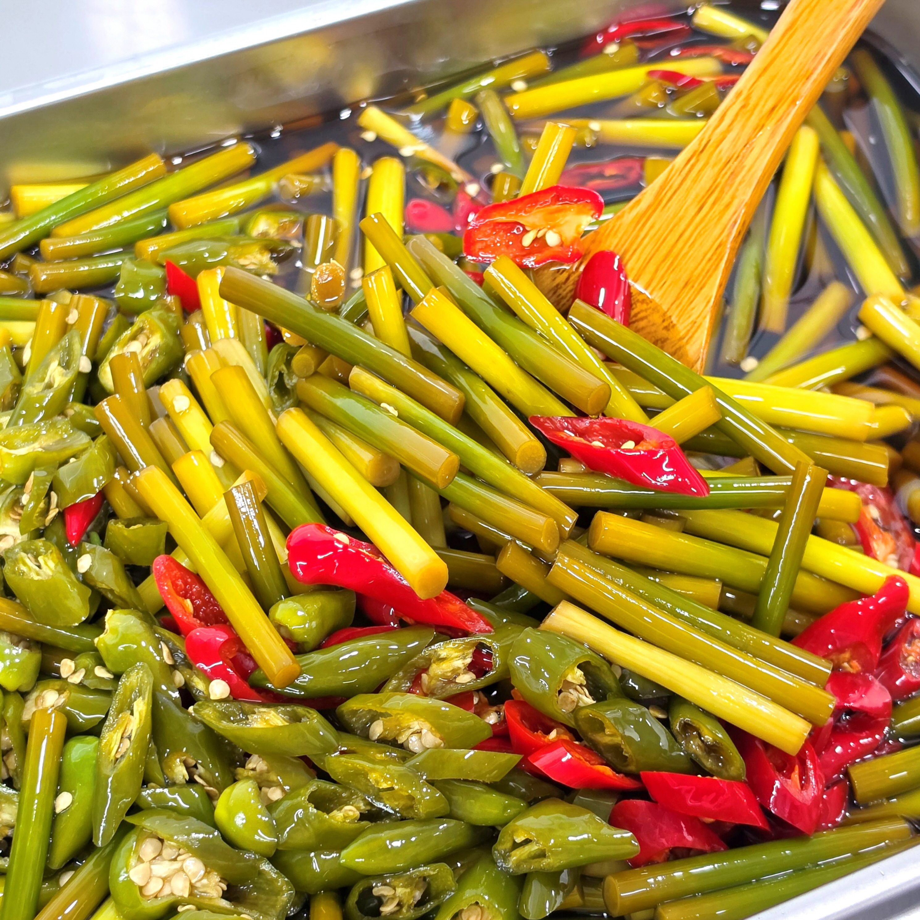 (기절반찬) 수제 마늘쫑장아찌 밥도둑 반찬 500g - 상품 이미지