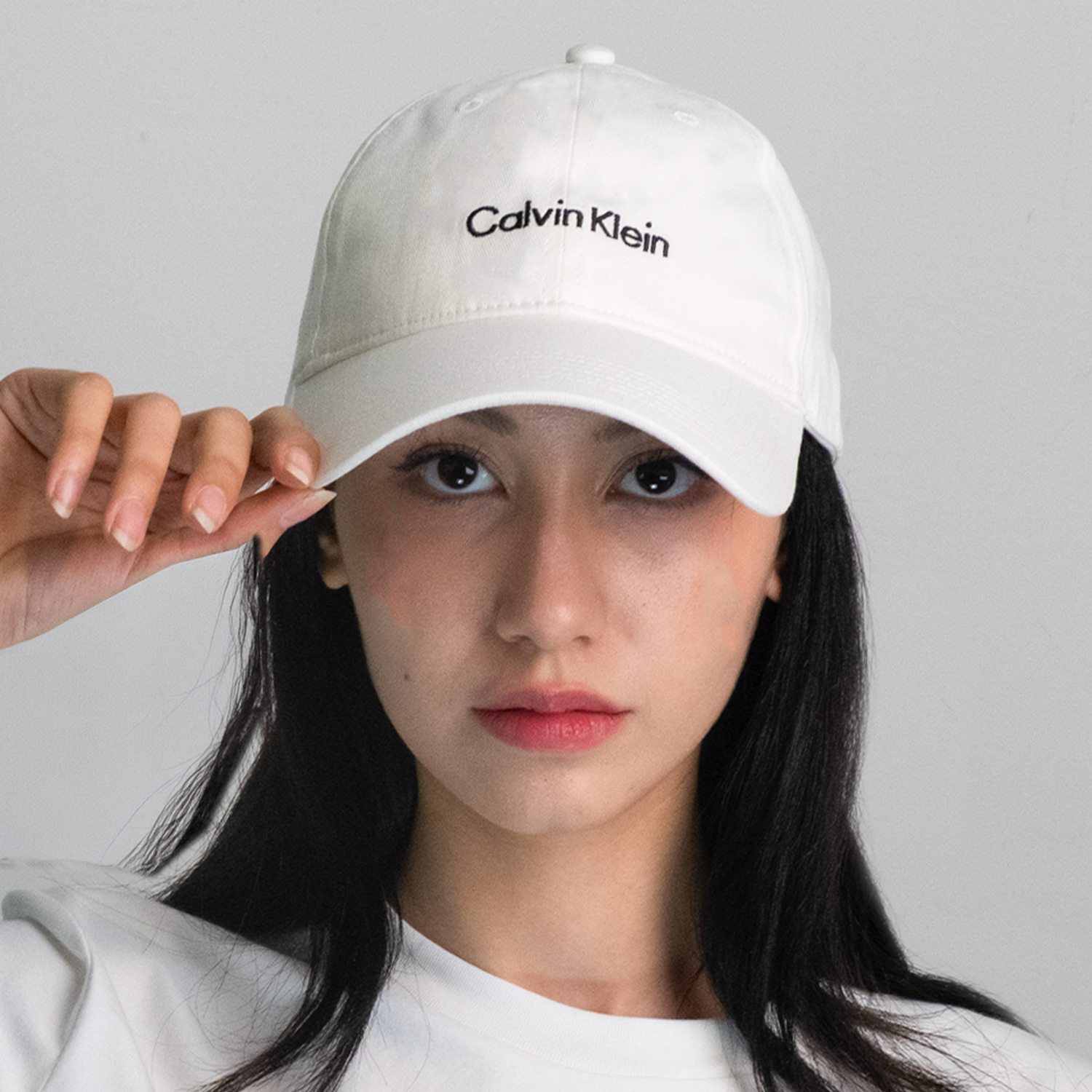 캘빈클라인 스탠다드 자수 로고 볼캡 화이트 - 상품 이미지