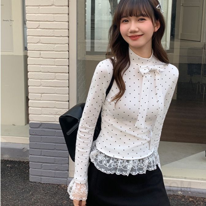 여성 페미닌 러블리 하객룩 슬림핏 코튼 하이넥 리본 레이스 프릴 도트 티셔츠 블라우스 - 상품 이미지