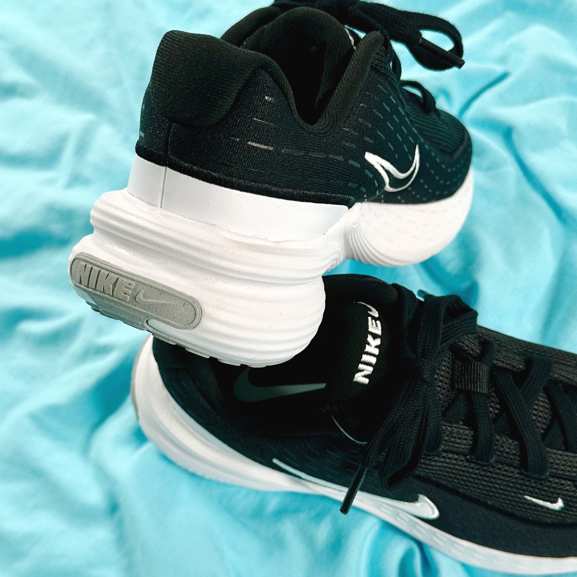 나이키 여성 운동화 발편한 가벼운 런닝화 업리프트 검흰, 245 - 상세 이미지 5