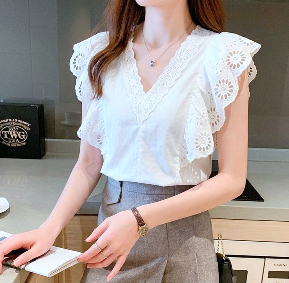 플라워 펀칭자수 브이넥 코튼블라우스 날개소매 여름 면블라우스 여성상의 나시 - 상품 이미지