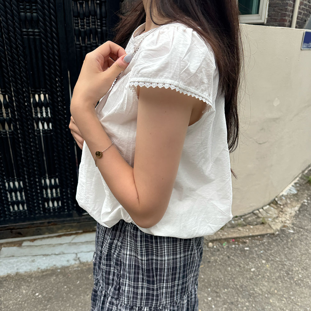 펀칭블라우스 레이스 반팔 화이트 벌룬 블라우스 이미지 6