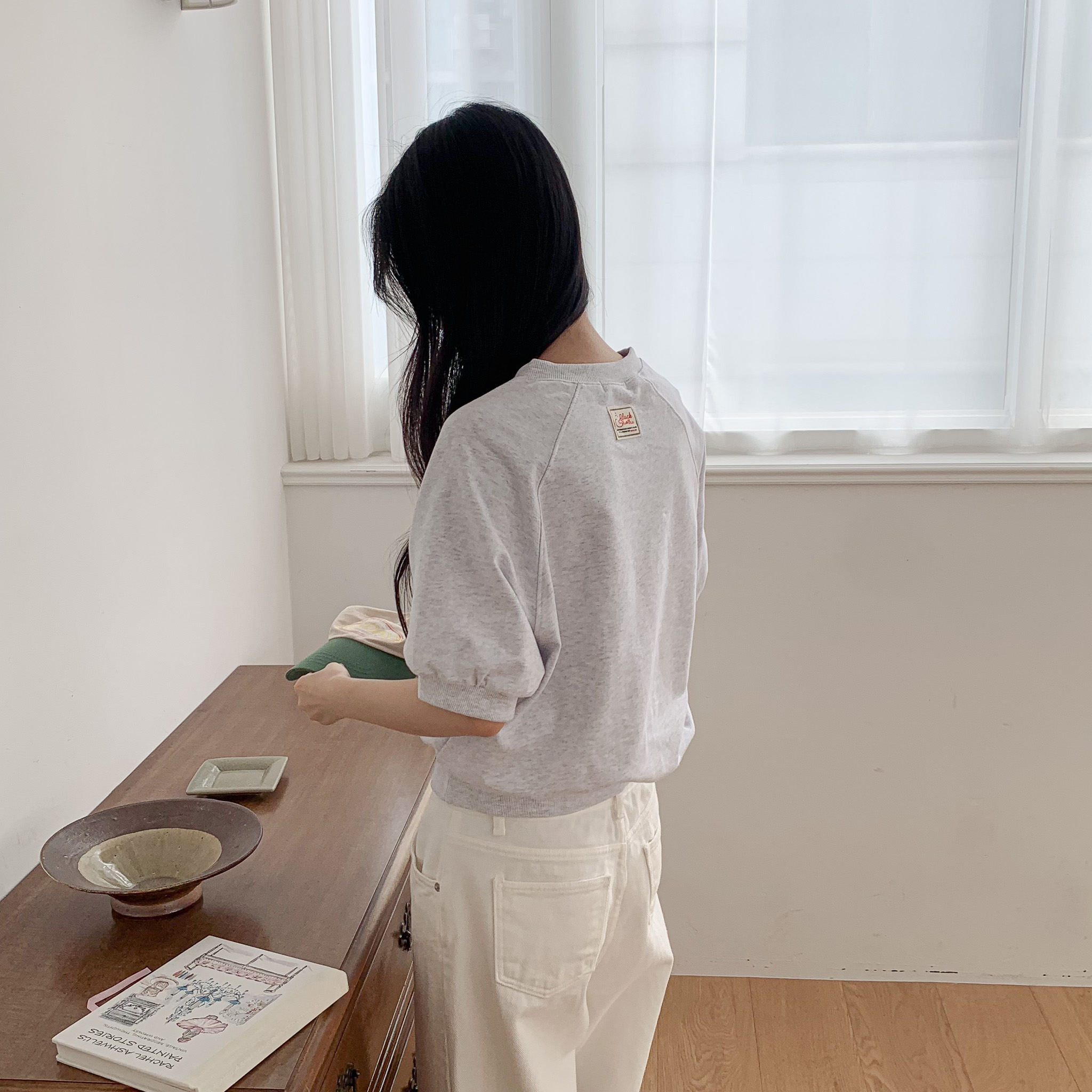 여성 나그랑 브이넥 반팔 맨투맨 오버핏 반팔 여름 데일리룩 출근룩 밴딩 세미 크롭 티 이미지 7