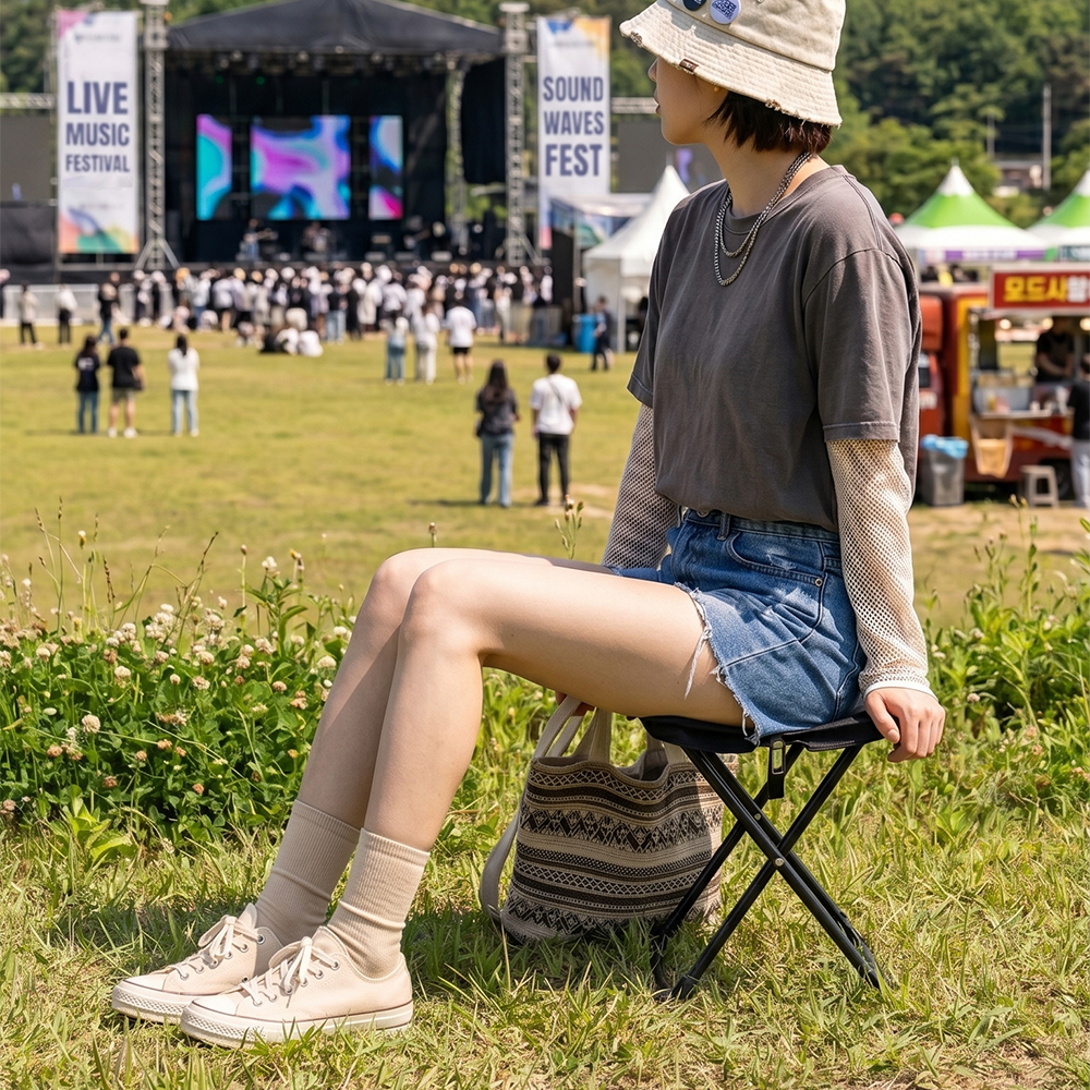 브리즈문 파우치형 초경량 휴대용 캠핑 접이식 등산 의자 놀이공원 대기 백패킹 중형 - 상세 이미지 2