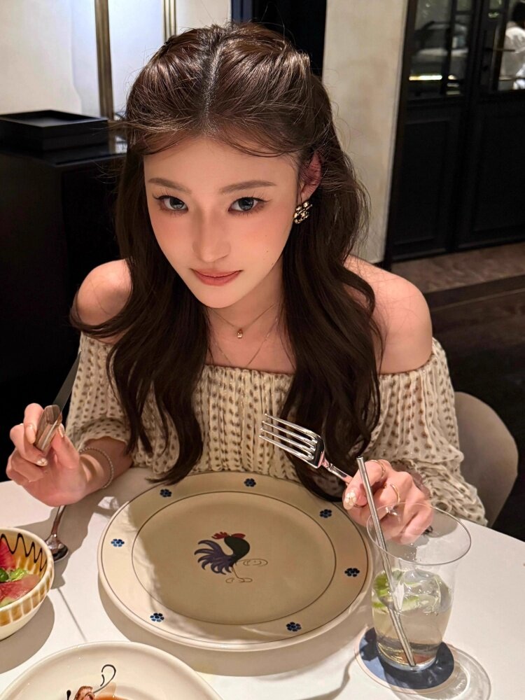 오프숄더블라우스 캉캉롱스커트 코디세트 도트그림패턴 쉬폰소재 고급 체형보정 휴가 데이트룩 - 상세 이미지 3
