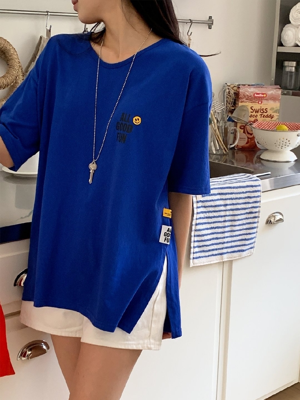 여성반팔티 랍빠 브이넥 오버핏 패치 옆트임 반팔 티셔츠 - 상세 이미지 4