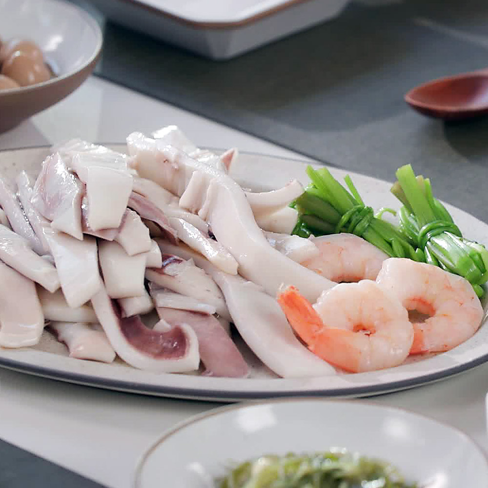 최성만 장인 청해대왕 자연산 손질 통오징어 12미 수산시장 숙회 찜 간편 가정 냉동 오징어 - 상세 이미지 3