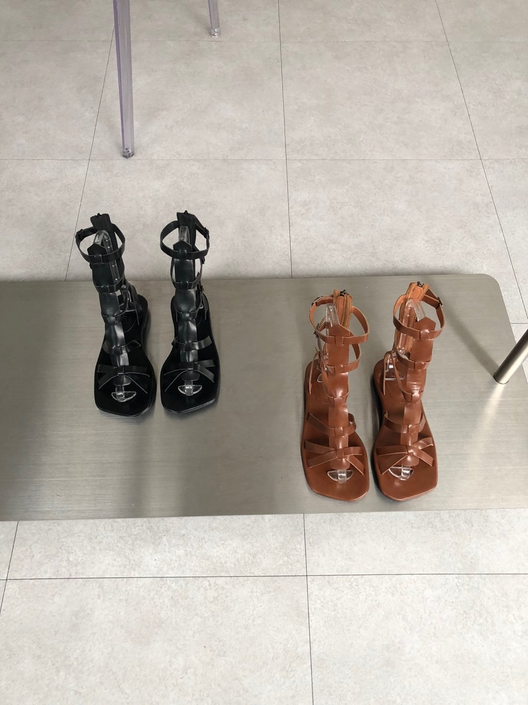 버클 스트랩 글래디에이터 샌들 스퀘어토 뒷지퍼 슈즈 1.5cm 낮은굽 - 상세 이미지 2
