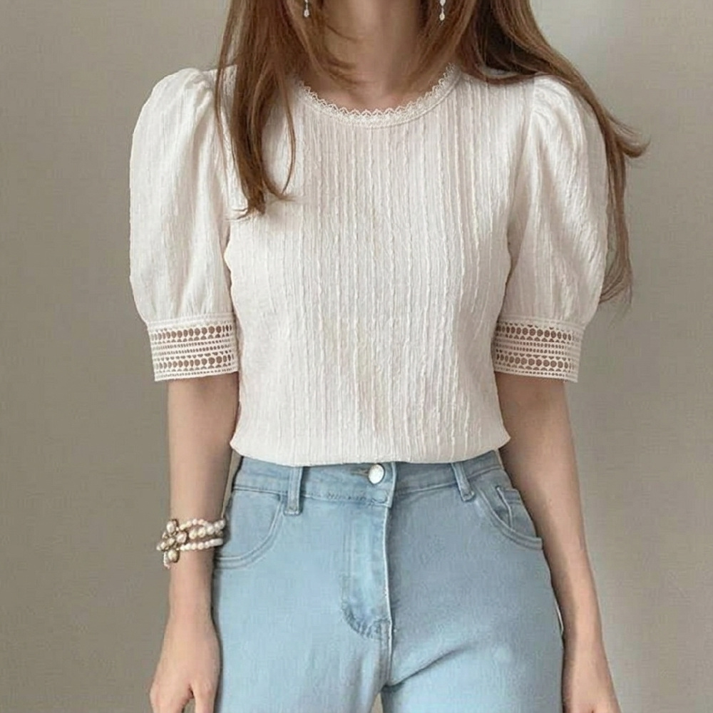 레이스넥 펀칭소매 엠보주름 스판 반팔 블라우스 여성 여름 오피스룩 - 상품 이미지