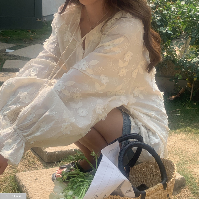 리셀 오버핏 플라워 자수 매듭 블라우스 1col 봄 여름 시스루 루즈핏 벌룬 제이플로우 - 상세 이미지 2