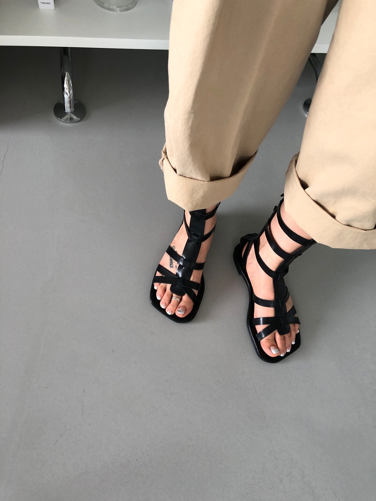버클 스트랩 글래디에이터 샌들 스퀘어토 뒷지퍼 슈즈 1.5cm 낮은굽 - 상세 이미지 5