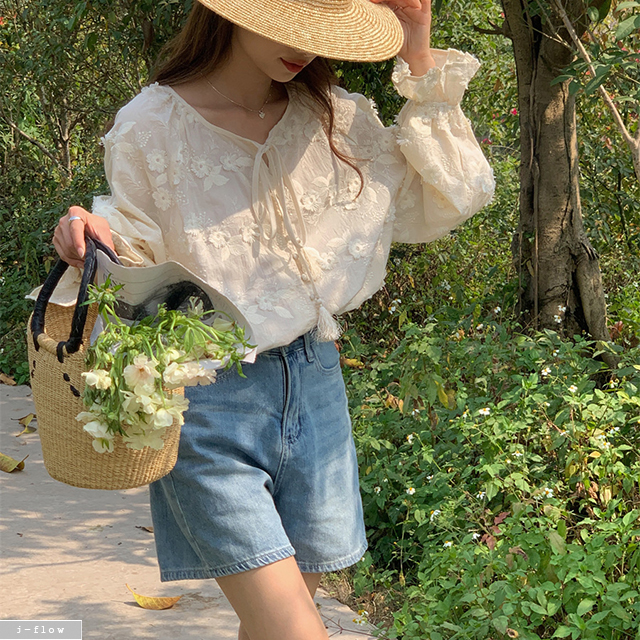 리셀 오버핏 플라워 자수 매듭 블라우스 1col 봄 여름 시스루 루즈핏 벌룬 제이플로우 - 상세 이미지 4