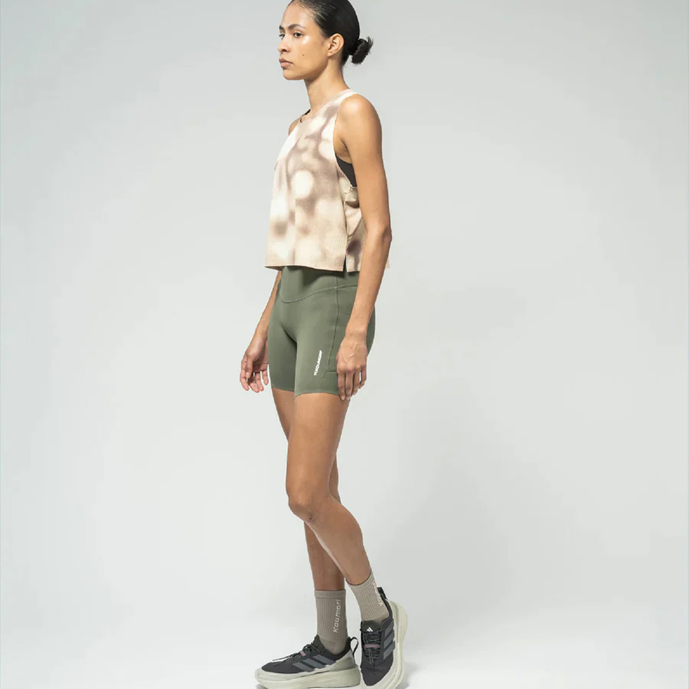 H.쿠모리 W - Cropped Training Singlet - Sand stone, 여성 러닝 싱글렛 - 상세 이미지 3