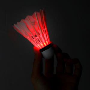 스포홀릭 LED 야광 셔틀콕 깃털 배드민턴 공 4개입 운동러 솔직 후기 | 실사용 리뷰 - 상품 이미지 3