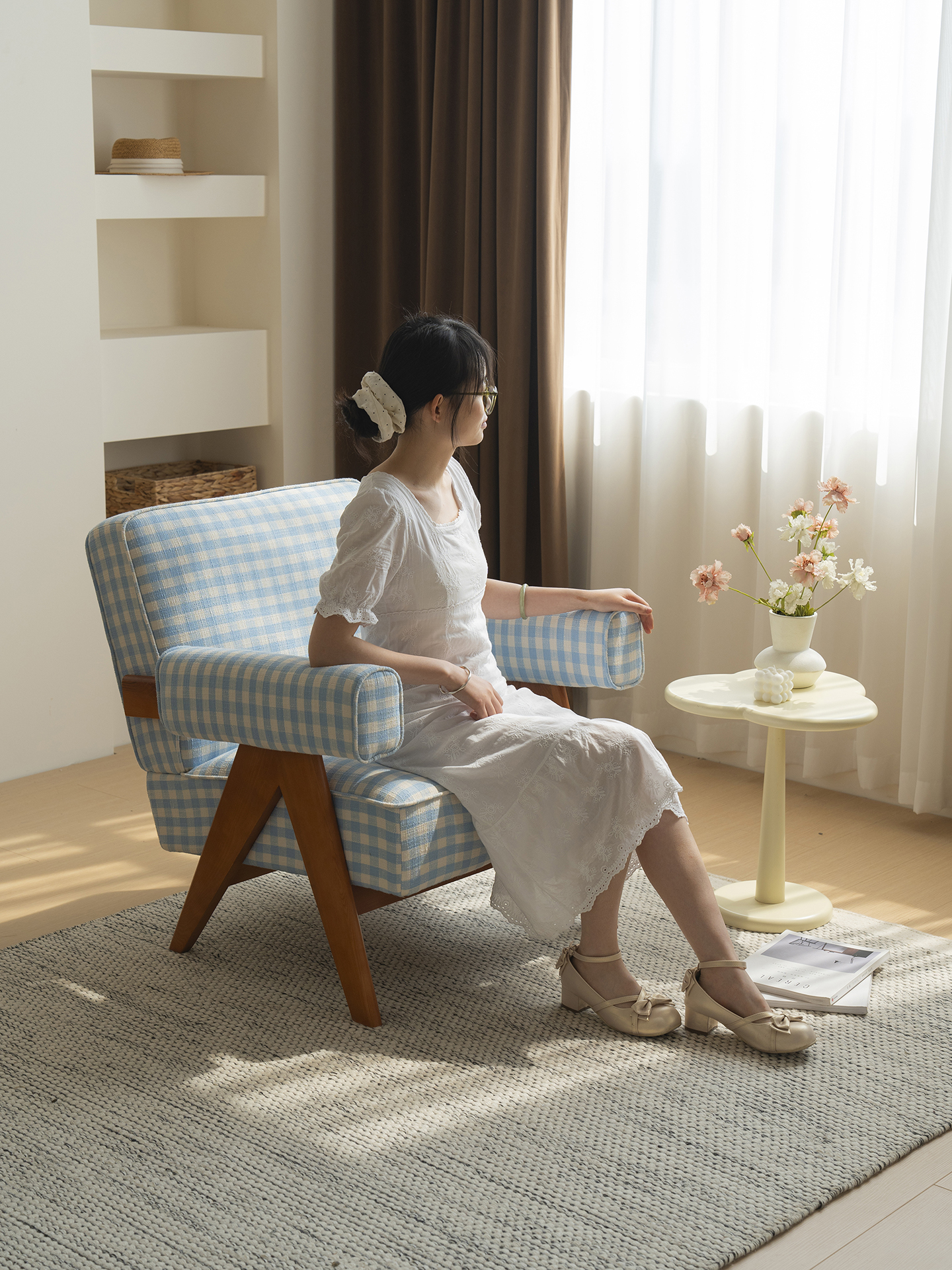 북유럽 체크 원목 패브릭 라운지 암체어 1인 소파 거실 의자 - 상세 이미지 3