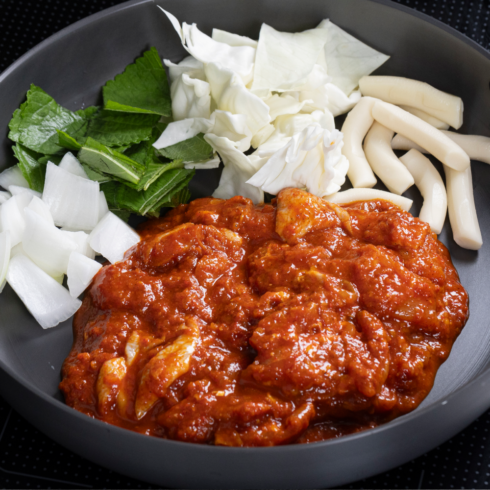 춘천식 고추장 닭갈비 닭볶음탕 저녁메뉴 레시피 캠핑음식 밀키트 숯불 500g, 1개 - 상세 이미지 3