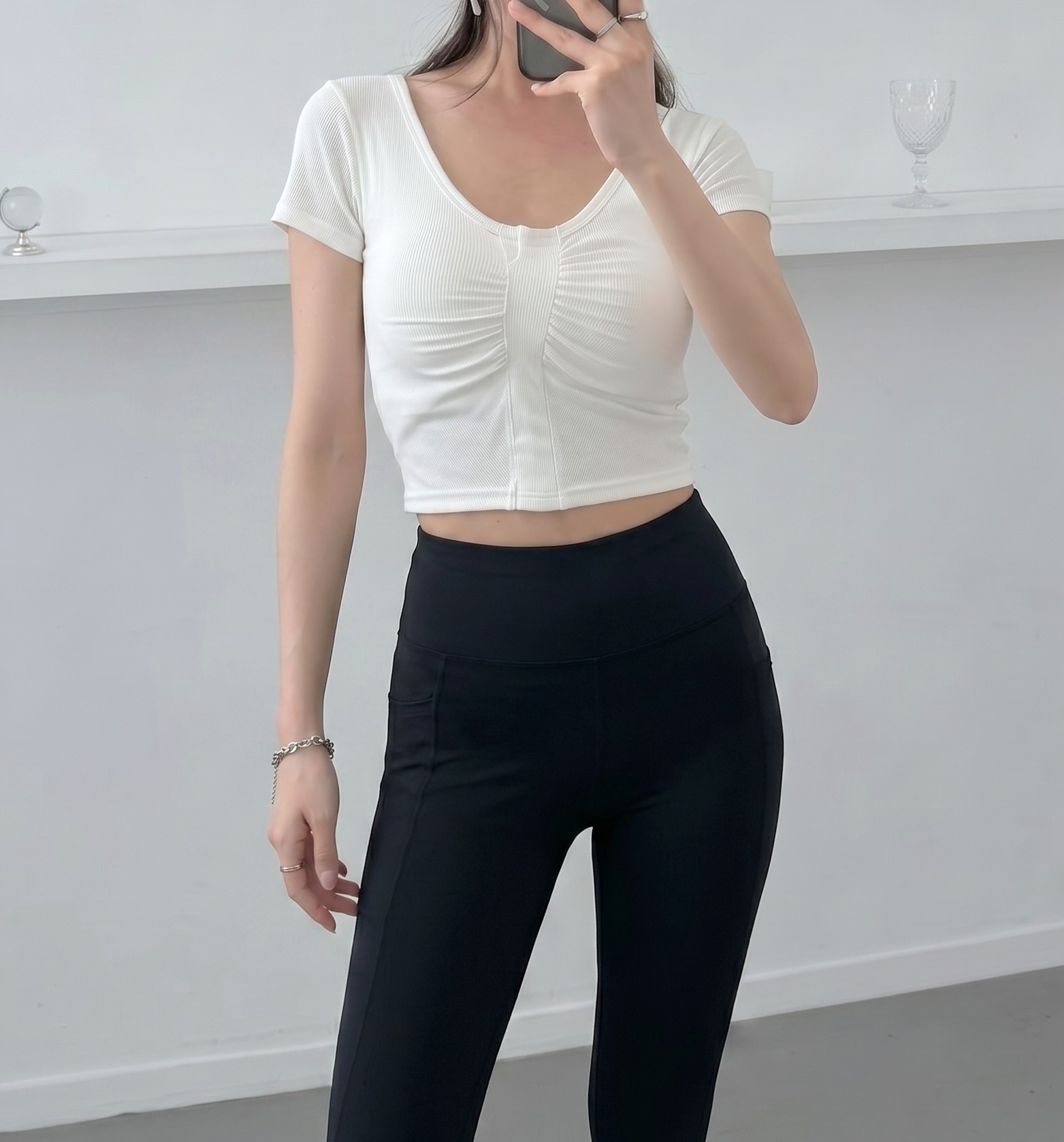 베인 요가복 여성 필라테스복 상의 브라탑 캡내장 반팔 크롭 골지 셔링 유넥 슬림핏 - 상세 이미지 4