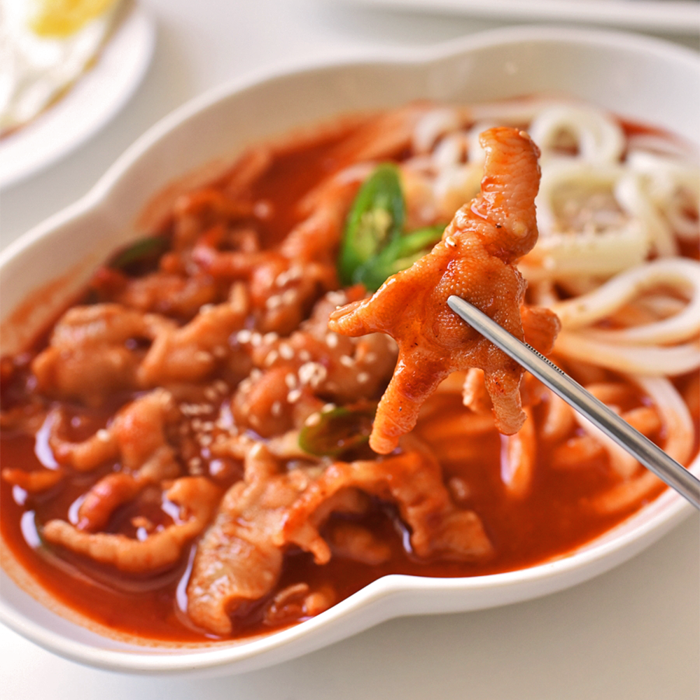 삼형제고기 무뼈 국물닭발 300g 뼈없는 매콤 불닭발 캠핑요리 야식 술안주 간편조리 - 상세 이미지 2