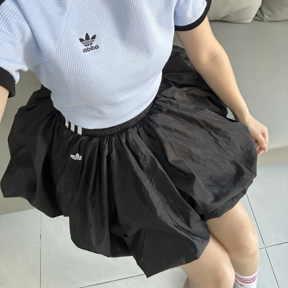 아디다스 오리지널 뉴 플레어 버블 스커트 블랙 KD8122 이미지 7