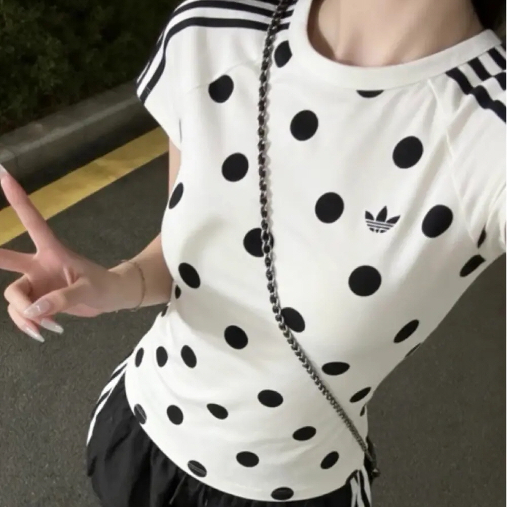 아디다스 우먼스 폴카도트 슬림핏 칼리 반팔 티셔츠 화이트 KV1193 - 상세 이미지 5