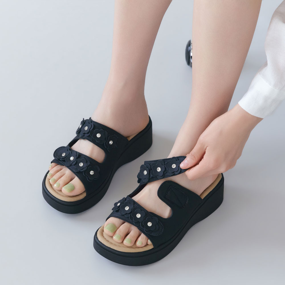 에스유니 여성용 로맨틱 플라워 포인트 스트랩 통굽 키높이 슬리퍼 5.5cm 이미지 7