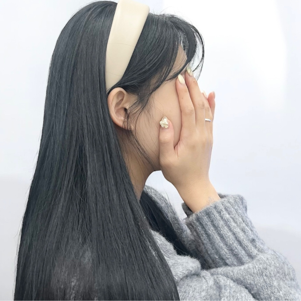 볼륨감우수 캐쥬얼패션포인트가죽머리띠 야외활동헤어고정머리띠 베이지 - 상세 이미지 2