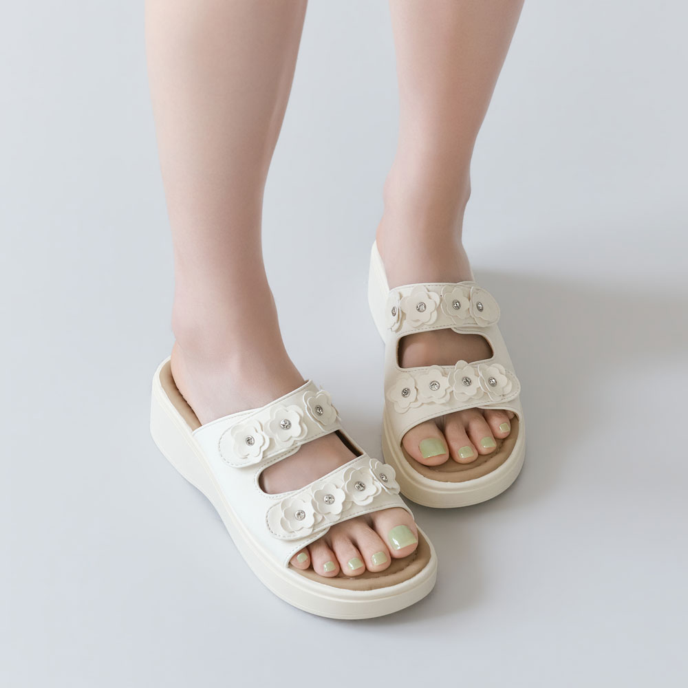 에스유니 여성용 로맨틱 플라워 포인트 스트랩 통굽 키높이 슬리퍼 5.5cm 이미지 6