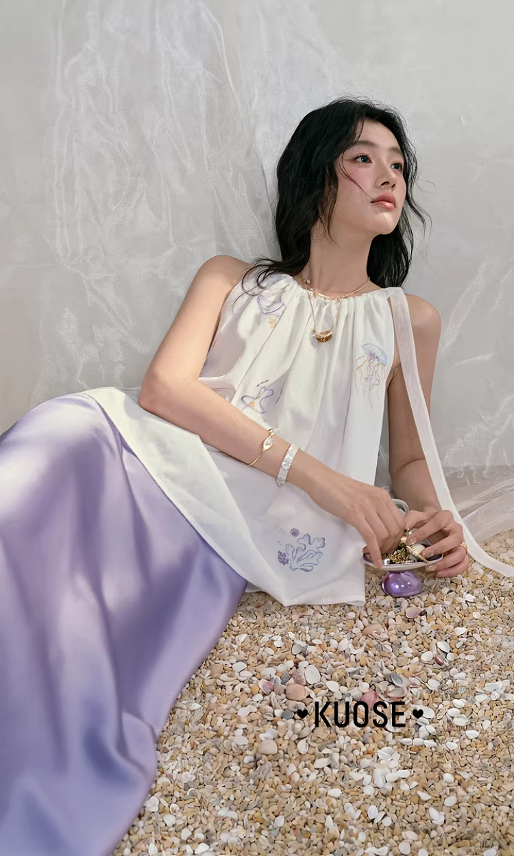 KUOSE 쿠오세 화이트 자수 A라인 나시 블라우스 - 상품 이미지