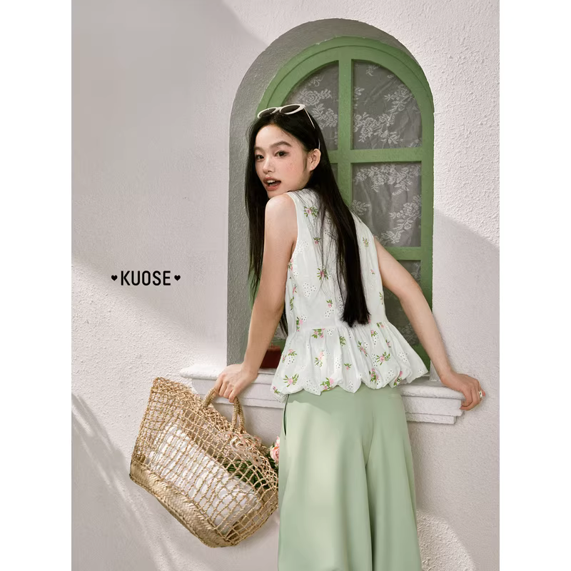 KUOSE 쿠오세 화이트 펀칭 자수 V넥 민소매 블라우스 - 상세 이미지 3