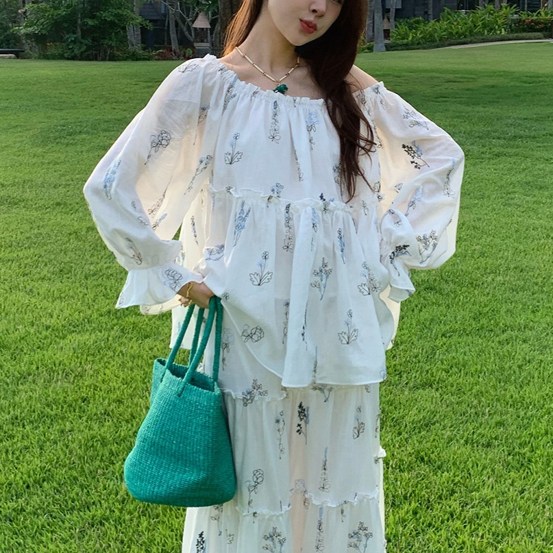 꽃자수 오프숄더 긴팔블라우스 퍼프소매 루즈핏 시원소재 리넨텐셀혼방 엄마선물 여름 화이트 - 상품 이미지