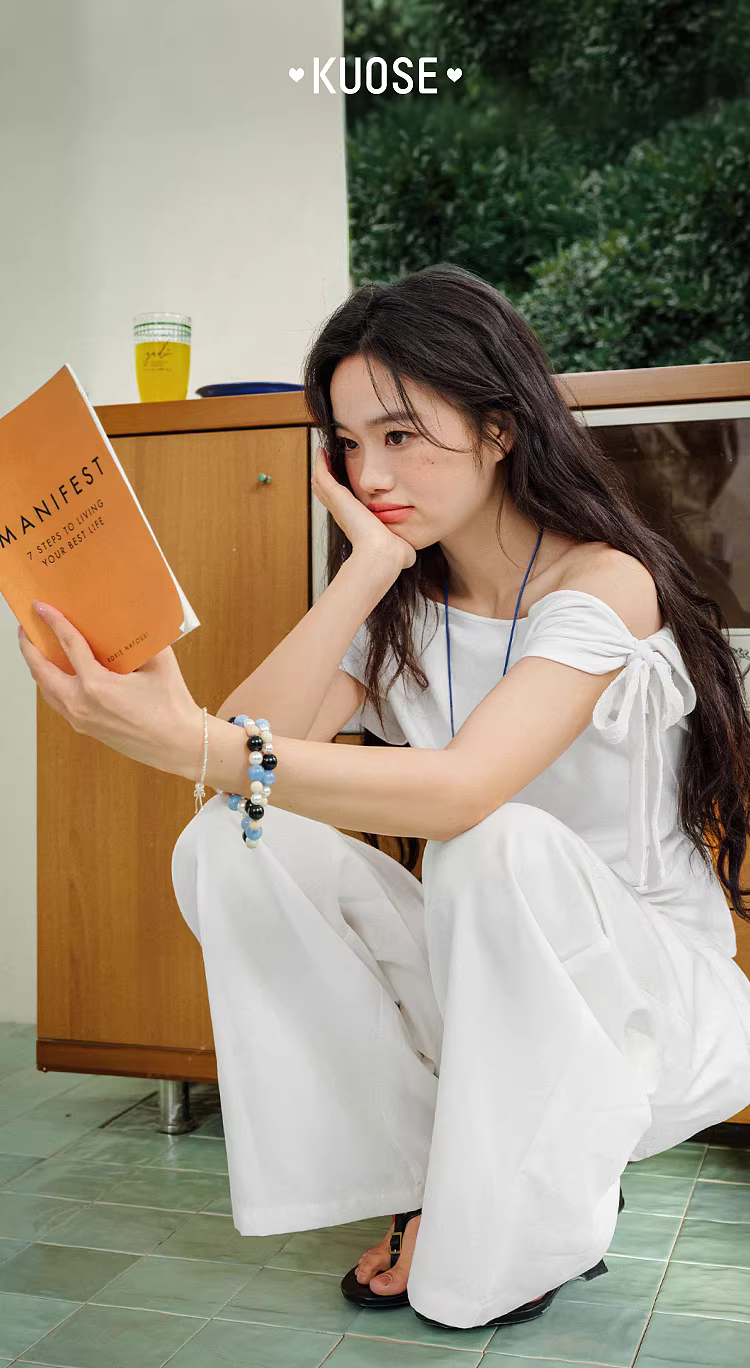 KUOSE 쿠오세 오프숄더 슬림핏 반팔 티셔츠 - 상품 이미지