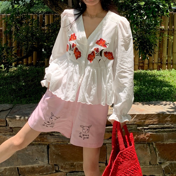 브이넥 빨간색꽃자수 블라우스 면리넨혼방 퍼프소매 주름 레이스스티치 디자인 여름 화이트 - 상품 이미지