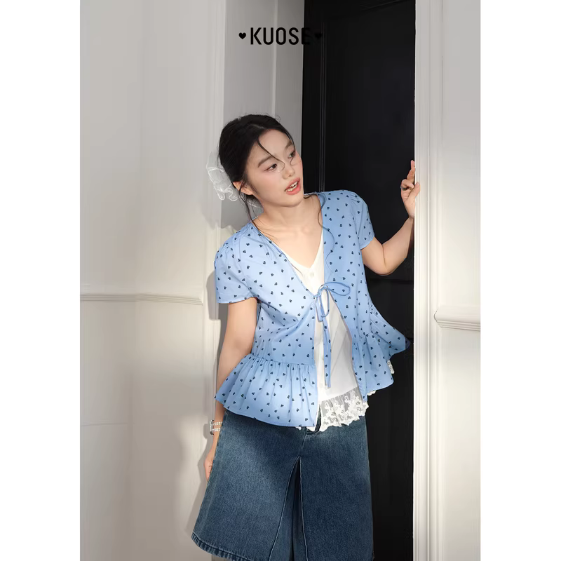 KUOSE 쿠오세 V넥 레이스 하트 프린트 블루 반소매 블라우스 - 상세 이미지 4