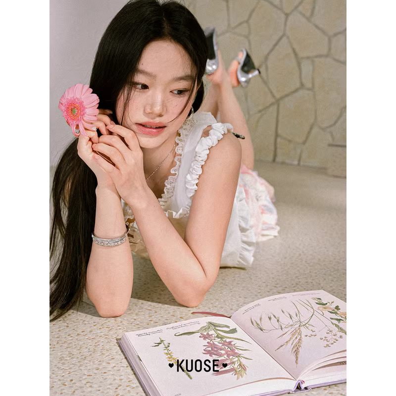 KUOSE 쿠오세 여성 여름 화이트 민소매 프릴 레이스 블라우스 - 상세 이미지 4