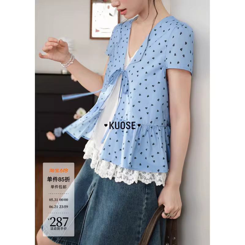 KUOSE 쿠오세 V넥 레이스 하트 프린트 블루 반소매 블라우스 - 상세 이미지 2