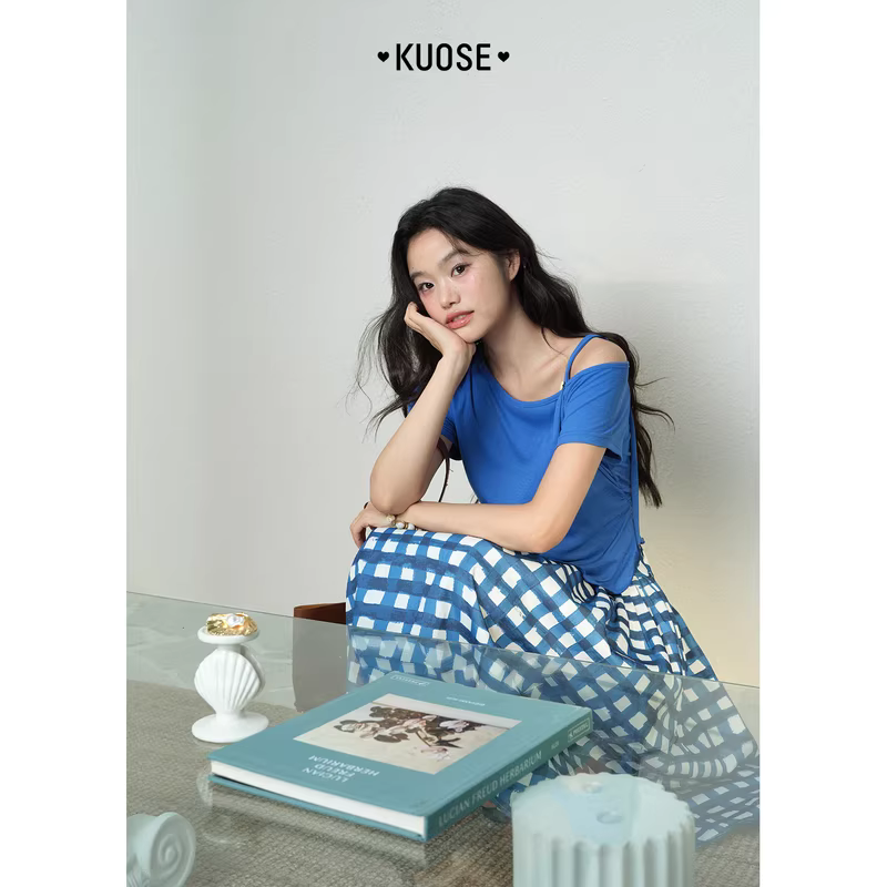 KUOSE 쿠오세 여름 블루 비대칭 슬래시넥 반소매 티셔츠 - 상세 이미지 5