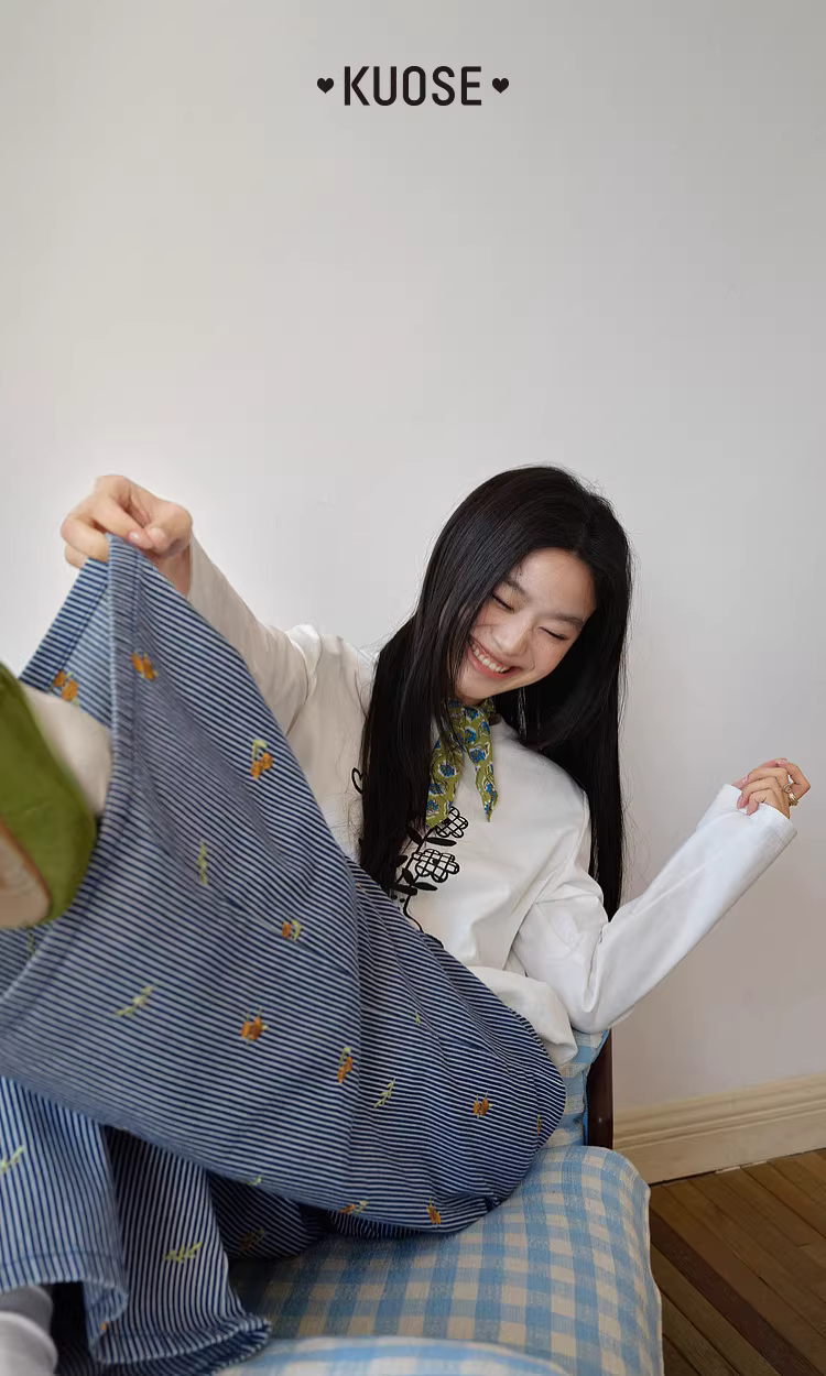 KUOSE 쿠오세 블루 스트라이프 자수 와이드 데님 팬츠 - 상품 이미지