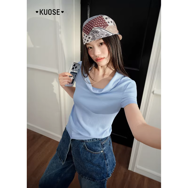 KUOSE 쿠오세 블루 펀칭 카울넥 슬림핏 반팔 니트 - 상세 이미지 3