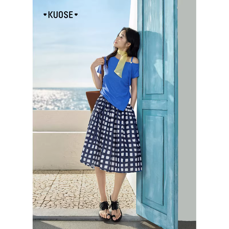 KUOSE 쿠오세 여름 블루 비대칭 슬래시넥 반소매 티셔츠 - 상세 이미지 4